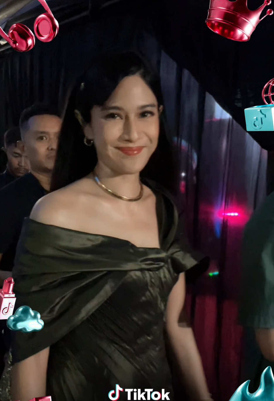 Pesona @Dian Sastrowardoyo di red carpet Tiktok Awards Indonesia🔥 #TikTokAwardsID #IniEraKamu