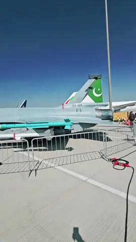 JF17 Thunder Pakistan Airforce  at Dubai airshow 2025#dubaiairshow2025 #jf17thunder #dubai #aviation 
