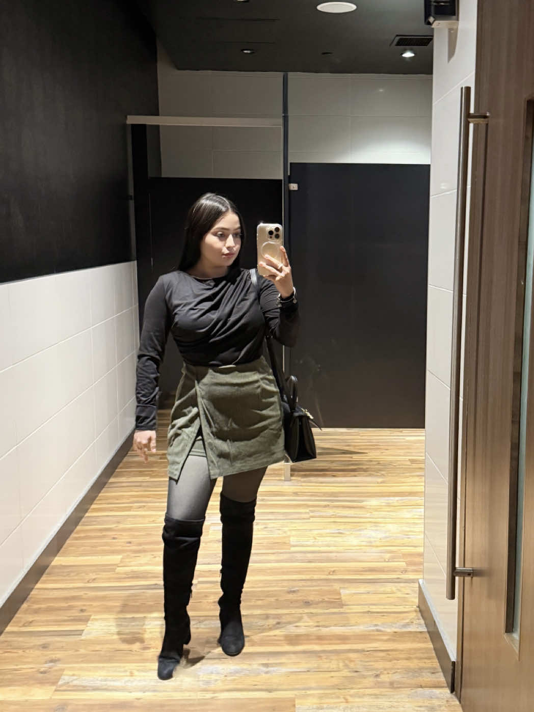 OOTD wearing @Halara  #halara #halaraskirt #halaragirls #blackfridaytiktokshop #blackfridaydeals 