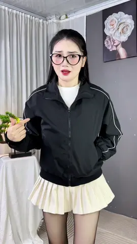 Chiếc áo khoác gió em thích nhức trong tủ đồ #aogio #aokhoac #aokhoacgio #aogiochongnuoc #gianghuongcardina 