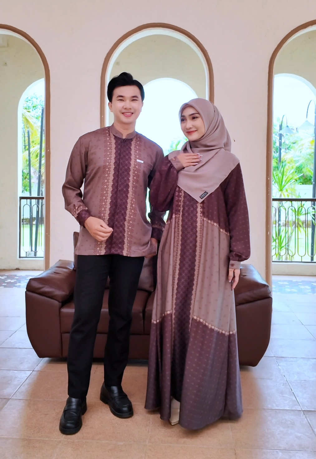 Cakep banget kan?😍🫶🏻 moment Lebaran besok kembaran sama doi pake sarimbit cantik kaya gini💗 jadi moment yang ga terlupakan sihh🥰 #trend #sarimbitlebaran #couplegoals #lebaran2026 #fypシ゚ 