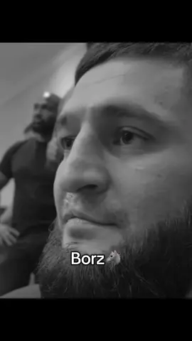 Обзор Хамза́т Хиза́рович Чима́ев — чеченский боец смешанных единоборств, представляющий ОАЭ. Выступает под эгидой UFC в средней весовой категории. Действующий чемпион UFC в среднем весе. Занимает 4 строчку официального рейтинга UFC среди лучших бойцов независимо от весовой категории. #UFC #ufcqatar #khamzatchimaev #chimaev #borz 