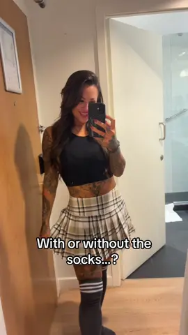 Choice is yours? We keeping them on? #girlswithtattoos #inked #gymgirl 