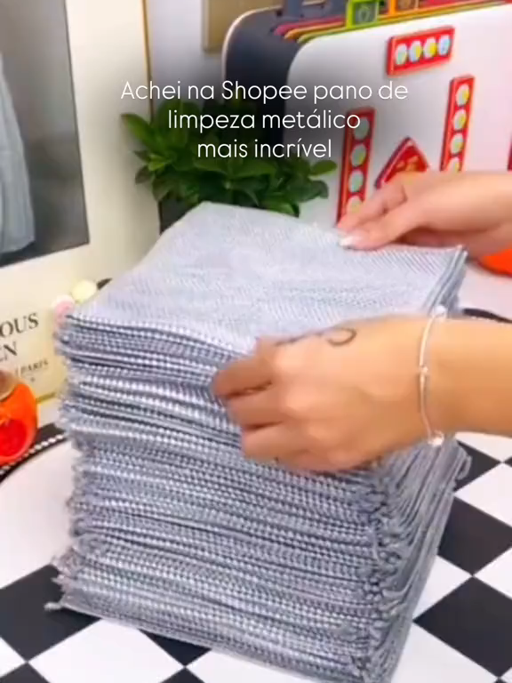 Chega de esfregar por horas! 😫 Apresento o pano de aço premium que tira a gordura carbonizada e o encardido do fogão e da panela sem riscar! 🔥 É reutilizável e dura muito. Sua cozinha merece esse poder! Kit 6/12/18/24 unidades no link: https://s.shopee.com.br/5fh5lsoQ3r #LimpezaPesada #DicasDeLimpeza #CozinhaLimpa #TiraGordura #PanosDeAço #CasaOrganizada
