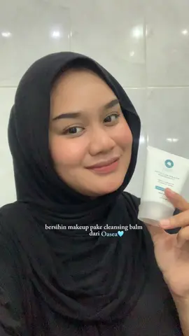 bersihin makeup satset cuma pake cleansing balm dari @Oasea Laboratories ngga sampe semenit udah bersih dan tetep lembab🫶🏻✨ #simplebutpowerful #cleansingbalm #oasealaboratories  #makeupremoval 
