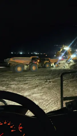 Laki-laki dengan aktivitas malamnya. #fyp #tambangbatubara #bismillahfyp #tambangbatubarakalimantan #tambang 