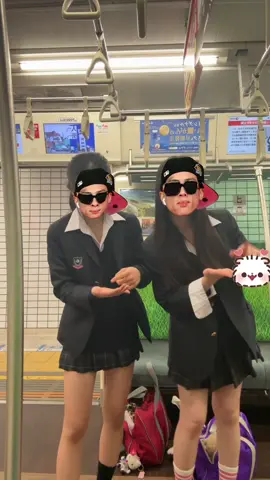 まじできもい動き爆笑爆笑爆笑 電車誰もいないです #fyp #jk #jkブランド #jkの素敵な思い出 #制服 