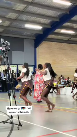 #CapCut Loor warrap dance in motion. #loorwarrap #culturaldance #southsudan #southsudanesetiktokers🇸🇸🇸🇸🇸🇸 