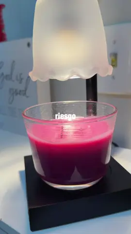 Esta lámpara calentadora derrite tu vela sin fuego, sin humo y con un aroma mucho más fuerte en toda la casa. Es segura, decorativa y trae control remoto, temporizador y dos bombillos incluidos. Un detalle que cambia por completo el ambiente de tu hogar ✨🕯️ #Home #decor #tiktokshopblackfriday #viralproducts #cozy 