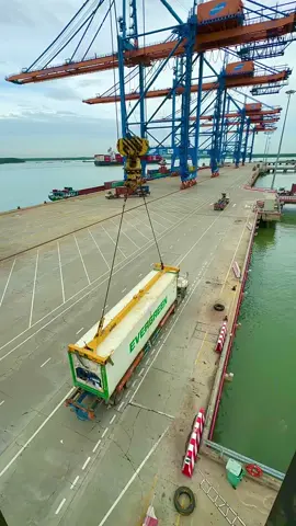 Load 48 container Lạnh #Cảng #Gemalink #gemalinkport #Container #ĐứcBếnCảngGML 