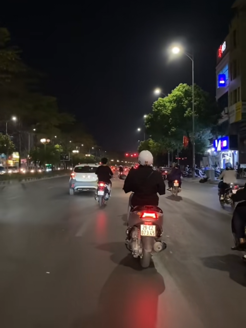 Đến sau cùng, con người vẫn luôn giỏi đưa ra lí do để rời xa hơn là lí do để cùng nhau cố gắng