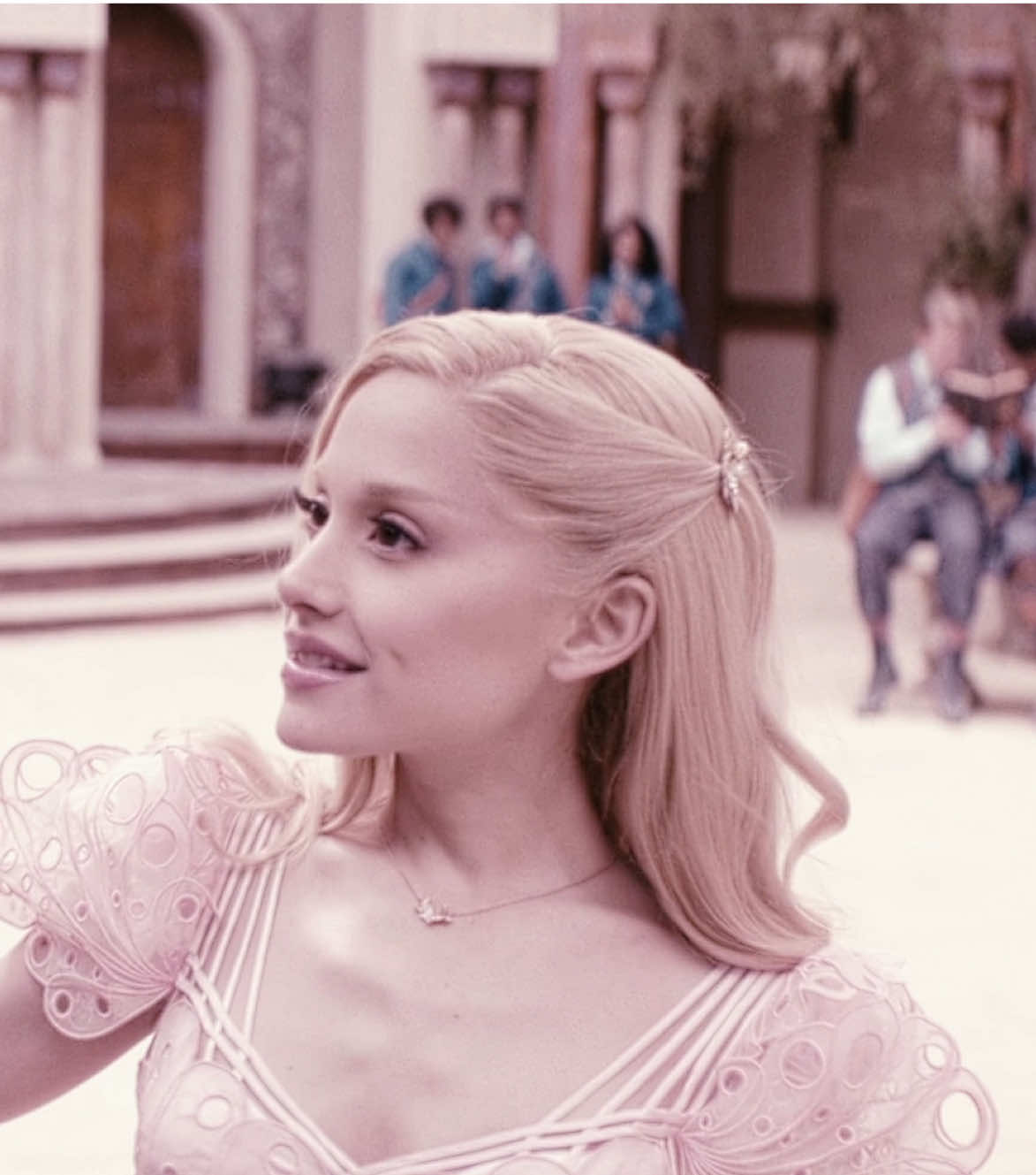Glinda. [cc: me]. HAPPY WICKED FOR GOOD RELEASE DAY 💚🩷. #glinda #arianagrande #wickedforgood #wicked #repuswvtener HIGH QUALITY GALINDA UPLAND GLINDA THE GOOD EDIT IN WICKED WICKED FOR GOOD MOVIE RELEASE 