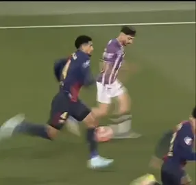 اجاكــم اضن يمشـي200😂🇺🇾.             #Araujo #araujo🇺🇾 #barcelonasc #رونــالــد #fyp 