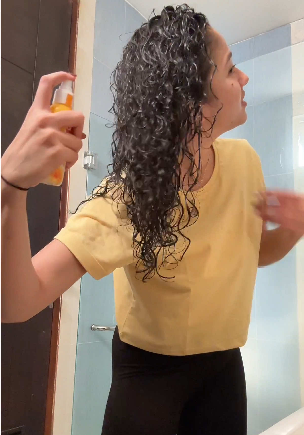 Throwback keramas session kemarin di Thailand bareng, cus gausah jauh-jauh ke thailand sekarang di minimarket terdekat juga ada @Sunsilk Indonesia khaaa #SunsilkID