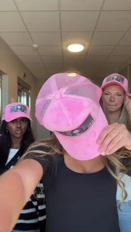 I SAMARBETE MED @ONECAP® har vi fått hem dessa super fina kepsarna! Och just nu har de dessutom 50% BLACK FRIDAY REA  på hela sortimentet!! Så skynda och beställ 💕💕💕💕#onecap #blackfriday #karlafishys #fyp #rosa 