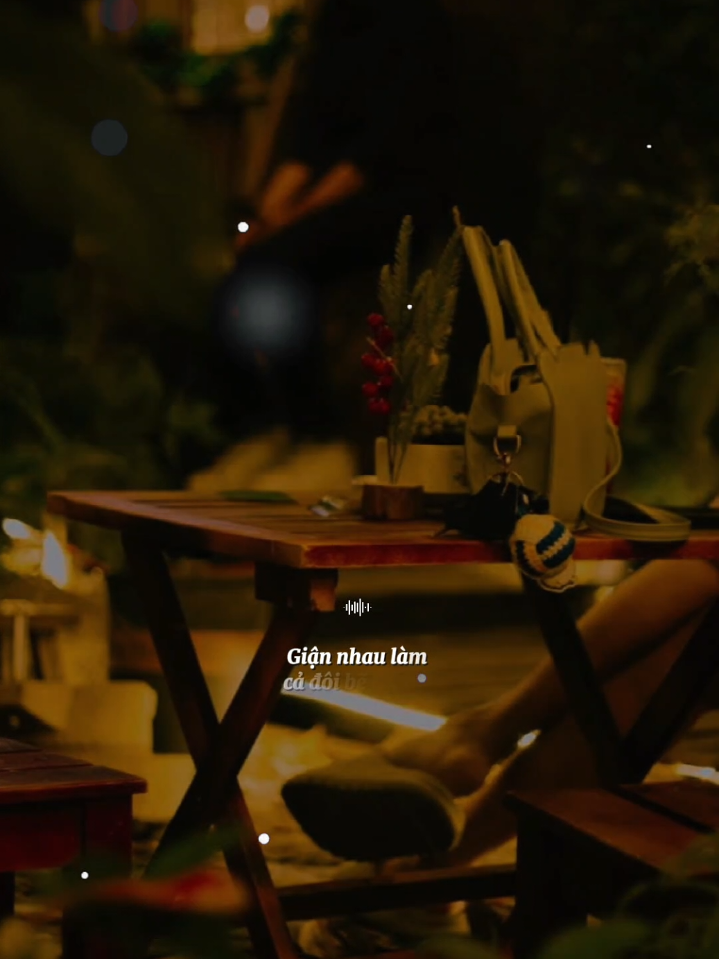 Lặng lẽ hai người không nói năng... [ Giận Nhau Một Tuần ] #giannhaumottuan #nhacbuontamtrang #tramcamxuc💔 #maucapcut #phonhac 