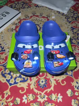 Các phương tiện dẹp vào lề đường #tienducluxury 