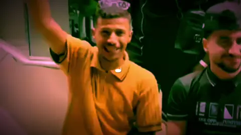 -  مَٰـࢪحب يـاآ رفيق ، 😉👋🏻 ُ . . #foryou #عبدالله_ابو_شعر #تصميم_فيديوهات🎶🎤🎬 #المصمم_محمد_العاصي♥️👋🏻 #اكسبلورexplore❥🕊 