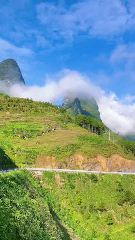 Cuối con đường là hẻm tu sản 🥰🥰🥰 nắng đẹp ưng cái bụng thía #hàgiang #dulichhagiang #HDVbảnđịa #tour🏍️🏍️🏍️ 