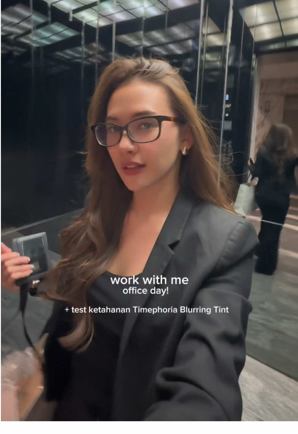hari jumat dikantor bersama blurring tint timephoria!🤍