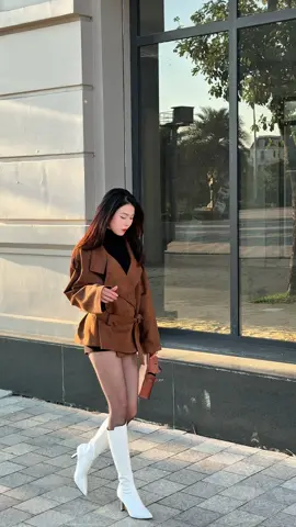 Đàn ông yêu bằng mắt đàn bà yêu bằng tai. Đó là lý do đàn bà thì make up còn đàn ông thì nói dối =))) #bichvanboutique 