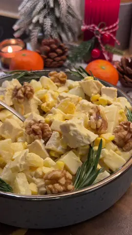 Салат з куркою на святковий стіл✨ Готується з кількох інгредієнтів 🤩 Інгредієнти: • Куряче філе 2 шт • Кукурудза 200 г • Яйця 6 шт • Сир твердий 50 г • Ананас 100 г • Майонез  Нарізати все кубиками, перемішати, заправити майонезом — і готово✨ #салатзкуркою  #рецепти  #новийрік  #щоприготувати  #новогодниерецепты 