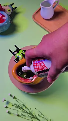 Dee Dee’s motto: If it fits in the mouth, it’s edible. #oggy #viclay #cartoon #fyp #ceramics 