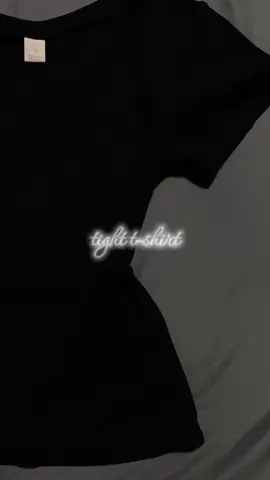 เสื้อยืดที่ใส่แล้วหุ่นโซ้ะมากกก ก ก 🎐🎀💕  #rewiew #fyp #tiktok #เสื้อยืด #เสื้อยืดรัดรูป 