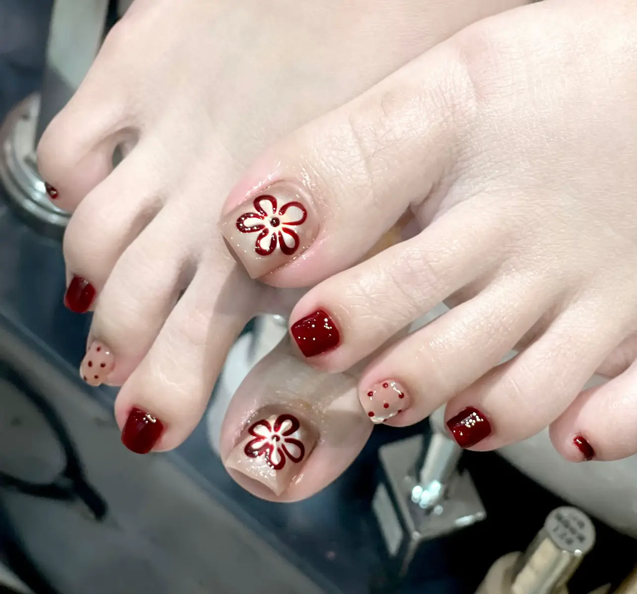 Nail chân đơn giản dễ thương nè mấy bà#nails #xuhuong #nailchan
