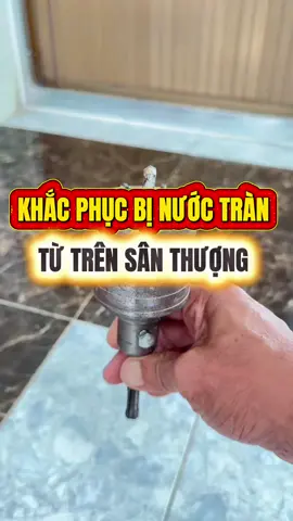 Khắc phục hậu quả bị nước tràn từ sân thượng từ cơn bão số 13