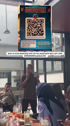 📰 LAGI, PROPAM POLDA SULTRA LAKSANAKAN SOSIALISASI QR CODE PENGADUAN ONLINE DALAM JUMAT CURHAT Kendari — Propam Polda Sulawesi Tenggara kembali menunjukkan komitmennya dalam meningkatkan pelayanan terhadap masyarakat. Pada kegiatan Jumat Curhat yang digelar di Maimo Cafe & Bistro, Kota Kendari, IPDA Nasaruddin, S.H., C.P.M. kembali melaksanakan sosialisasi QR Code Pengaduan Online Propam Polri (Bot Telegram). Dalam kegiatan ini, IPDA Nasaruddin menjelaskan secara langsung kepada masyarakat tentang cara penggunaan QR Code sebagai sarana penyampaian pengaduan cepat, mudah, dan transparan melalui ponsel. Selain memberikan penjelasan, beliau juga membagikan stiker QR Code agar masyarakat dapat langsung memindai dan mencoba layanan tersebut. Kegiatan Jumat Curhat ini menjadi wadah komunikasi dua arah antara Polri dan masyarakat, sekaligus memperkuat upaya peningkatan kualitas pelayanan pengaduan di lingkungan Polda Sultra. Propam Polda Sultra berharap, layanan Pengaduan Online melalui QR Code dapat semakin dikenal dan dimanfaatkan masyarakat dalam mewujudkan Polri yang lebih responsif dan humanis.