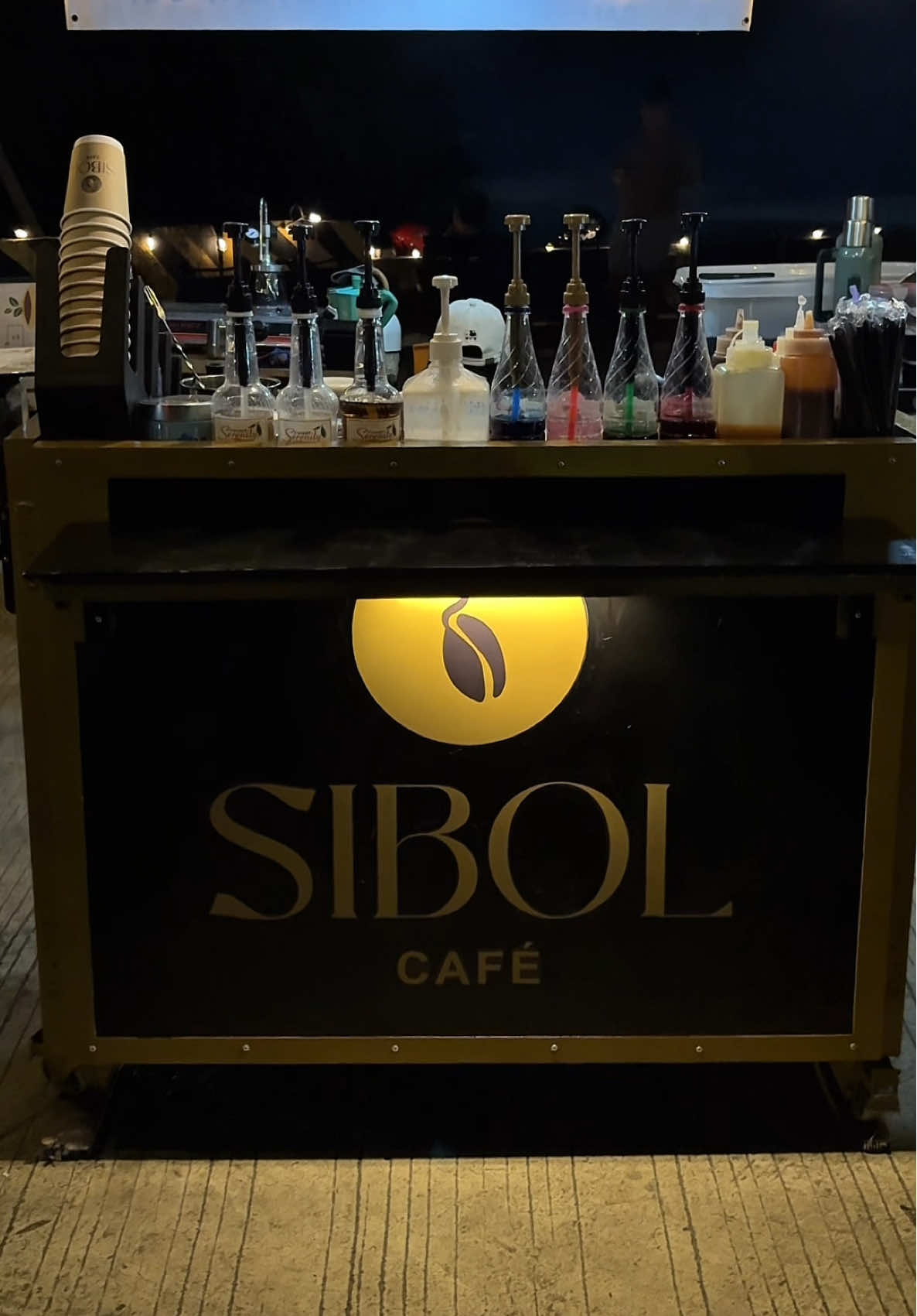 A quick stop at Sibol Café, a cozy little pop-up in Antipolo with overlooking views, moka-pot coffee, and cute drinks that warm the soul. Orange coffee + Thai pink soda = comfort + happiness. #coffeeshop #coffeetiktok #coffeelover #caferecommendation #antipolofoodtrip 