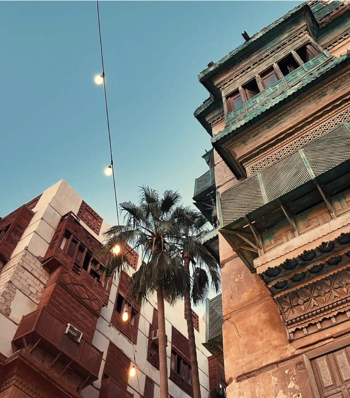 جولة في جدة التاريخية البلد ✨💛 #explore #foruyou #jeddah #جدة #البلد 