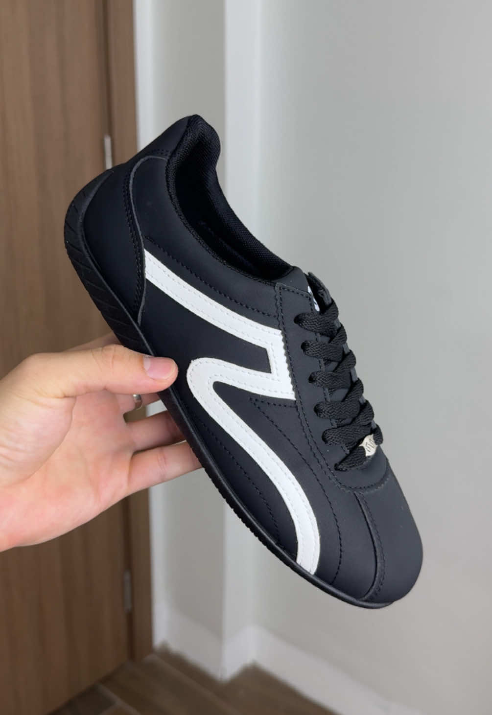 Trả lời @Ellyy Chuẩn size nha ae, hết nhanh lắm xúc lẹ lẹ nhé ae ơii 😍 #giaythethao #giaychinhhang #sneaker #giay #secondsunday 