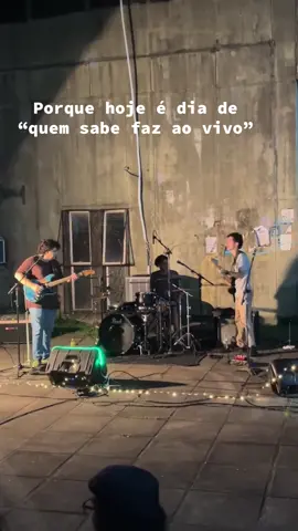 Não precisa ser perfeito, precisa ser de coração, ao vivo e com meus grandes amigos tocando Pink Floyd com um power trio com @Cauã Soares no baixo e Miguel Bento na batera #MusicaComAlma #covermusic #powertrio #pinkfloyd #guitarsolo 