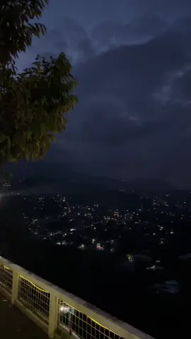 Syahdu……… 🥹🫶🏻 BWT Cafe tempat nongkrong sambil nikmatin alam, cocok buat quality time bareng sahabat, pasangan & keluarga 🤍 *Special Ayam dan Bebek Goreng BWT Cafe (Bukit Watu Tumpeng)📍 Jl. Krajan Timur (Di atas Bukit Doa Immanuel / Di bawah Patung Kuda), Tretes, Prigen  #prigen #tretes #bukitwatutumpeng #pandaan #pasuruan 