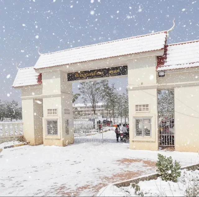 វិទ្យាល័យកូប ឆ្នាំនេះមានធ្លាក់ព្រិលច្រើនណាស់ដឹងអត់#10D #វិទ្យាល័យកូប 