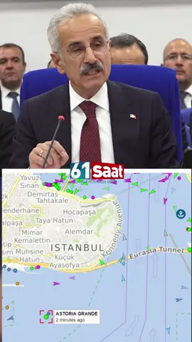 🌊 Trabzon-Soçi feribot krizi sonrası Türkiye’den mütekabiliyet adımı.. 💬 Trabzon ile Soçi arasında 14 yıl aradan sonra yeniden başlatılan seferle Rusya’ya giden feribotun geri gelmesine ilişkin Ulaştırma ve Altyapı Bakanı Abdulkadir Uraloğlu, “Rusya bir savaş halinde ve maalesef orada sıkıntı oldu. Mütekabiliyet uygulayarak aynı şeyi yapacağız. Ondan şüpheniz olmasın” ifadelerini kullanmıştı. 💥 Bu kapsamda 20 Kasım’da İstanbul’a gelen ve Rus turistleri taşıyan Rus kruvaziyer gemisi İstanbul’a yanaşma izni alamadı ve Sarayburnu açıklarında demirleyerek bekleyişe geçti.