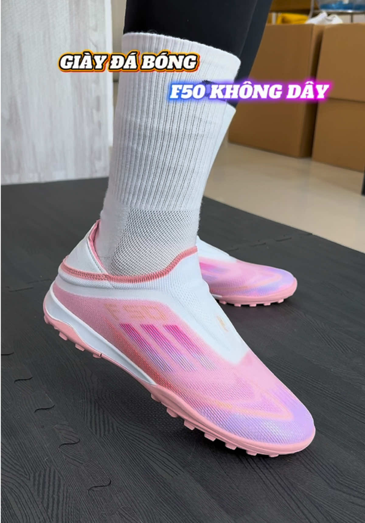 Lên cho anh em mẫu giày đá bóng F50 không dây hàng loại 1 #BóngĐá #Football #giàyđábanh #reviewgiaydabanh #giàyđábóng       