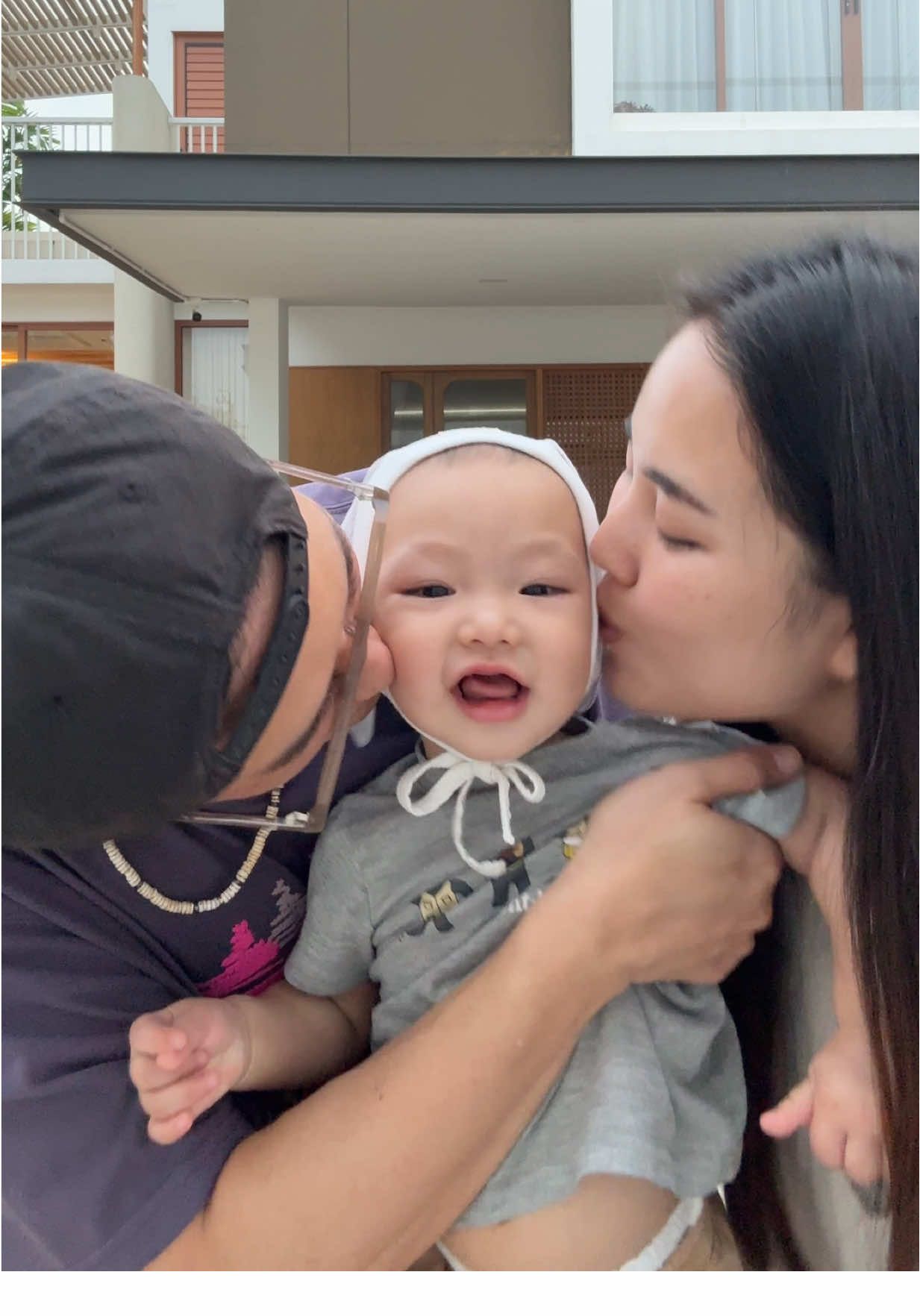 แกล้งลูกวันนี้ 😘😘😘 @benni.benjamins @Bew Varaporn ช่องจริงแท้ 100% 