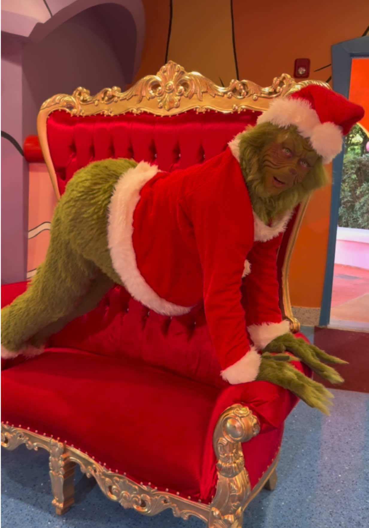 The Grinch had us practicing our stretches to start off the holidays at Universal Orlando Resort! #UniversalOrlando #UniversalHolidays #UniversalStudios #Grinchmas #Universal @Universal Orlando Resort 