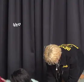 251120 스타라이크뮤직 누나들 비명에 애기 놀래써옄ㅋㅋㅋㅋ아웃겨 둘 다 놀래서 무티형 바라보는게 최종 귀여움🥰 #엑스러브 #XLOV #루이 #천관루이 #RUI 