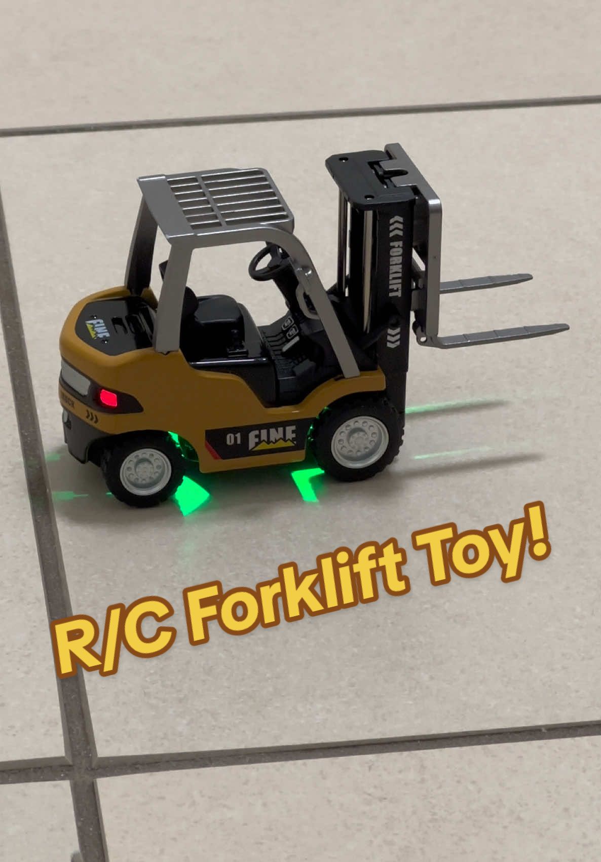 This R/C forklift does it all!  Thanks @NICEIP  #shopdaddy #rccar #toys #forklift #tiktokshop 