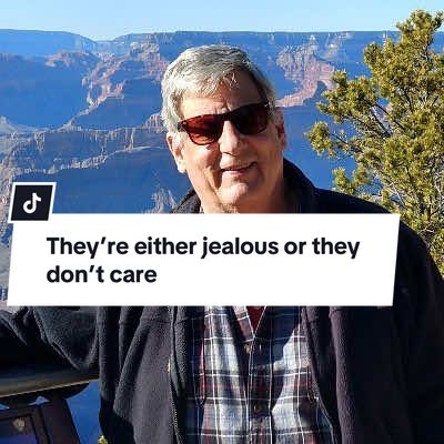 Việc chia sẻ thu nhập hay tài sản chỉ tạo ra sự ghen tỵ hoặc thờ ơ. Nhưng khi bạn nói: “Tôi có đủ”, bạn bước vào một tâm thế an toàn, tự tin và quyền lực lặng lẽ. Bạn càng ít cần chứng tỏ, bạn càng thực sự mạnh mẽ. J. L. Collins được mệnh danh là bậc thầy (guru) về đầu tư tối giản hay Godfather of FI trong lĩnh vực tài chính, đồng thời là tác giả của cuốn The Simple Path to Wealth được xem như kinh thánh nhập môn của người mới đầu tư. Theo ông, tiền không phải là mục tiêu cuối cùng, không phải định nghĩa bản thân mà là công cụ để sống tự do, không áp lực. cre: @hmdk #advice #adviceoftheday #jlcollins #foryou 