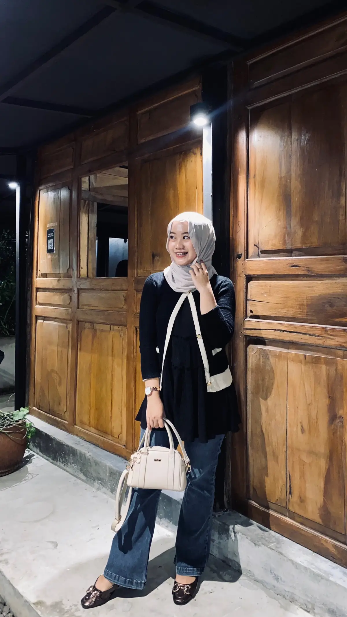 #ootdhijab #outfit #hyanglocalfinest #cafemadiun #madiun24jam 