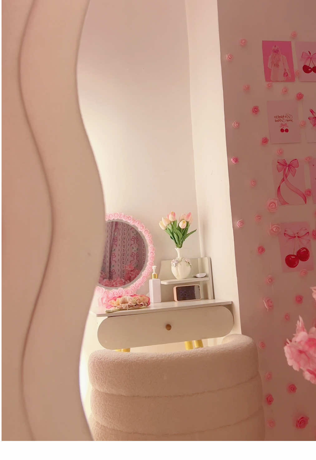 Replying to @Vivvy [Lonelytree's #1 Fan🤤] Fan🤤] The mandatory full length mirror 🤭🩷🎀 #mirror #fullbodymirror #fulllenghtmirror #mirrors 