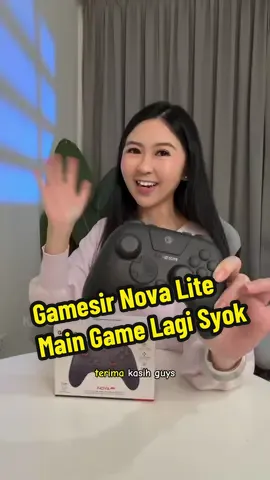 Replying to @jijin Gamesir Nova Lite di tangan, main game ML, PUBG, Genshin semua boleh! Memang Syok 😎🎮 #gameconsole #gamecontroller #gamesir #gamesirnovalite #gaming 