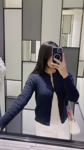 fit người tôn dáng lắm nhaaaaa 👏👏👏 #cardigan #OOTD #xh #fypシ゚ #trungcutngoctrai 