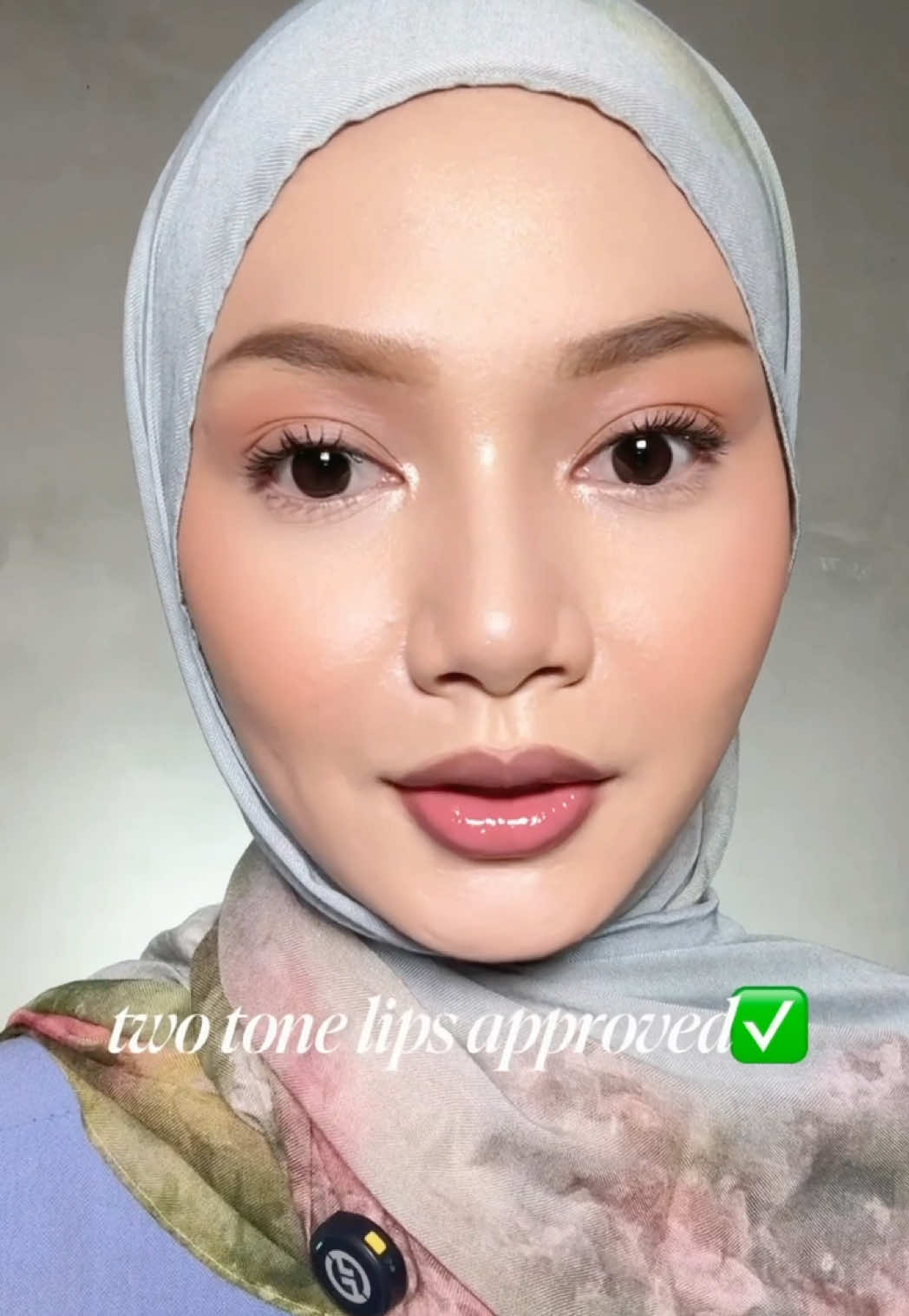 jarang nemu lipgloss yg pigmented , ringan dan glossy nya gk lengket di bibir (biasanya suka takut mingkem 👄) #lipgloss #racuntiktok #lippies #rekomendasimakeup @Timephoria.id 