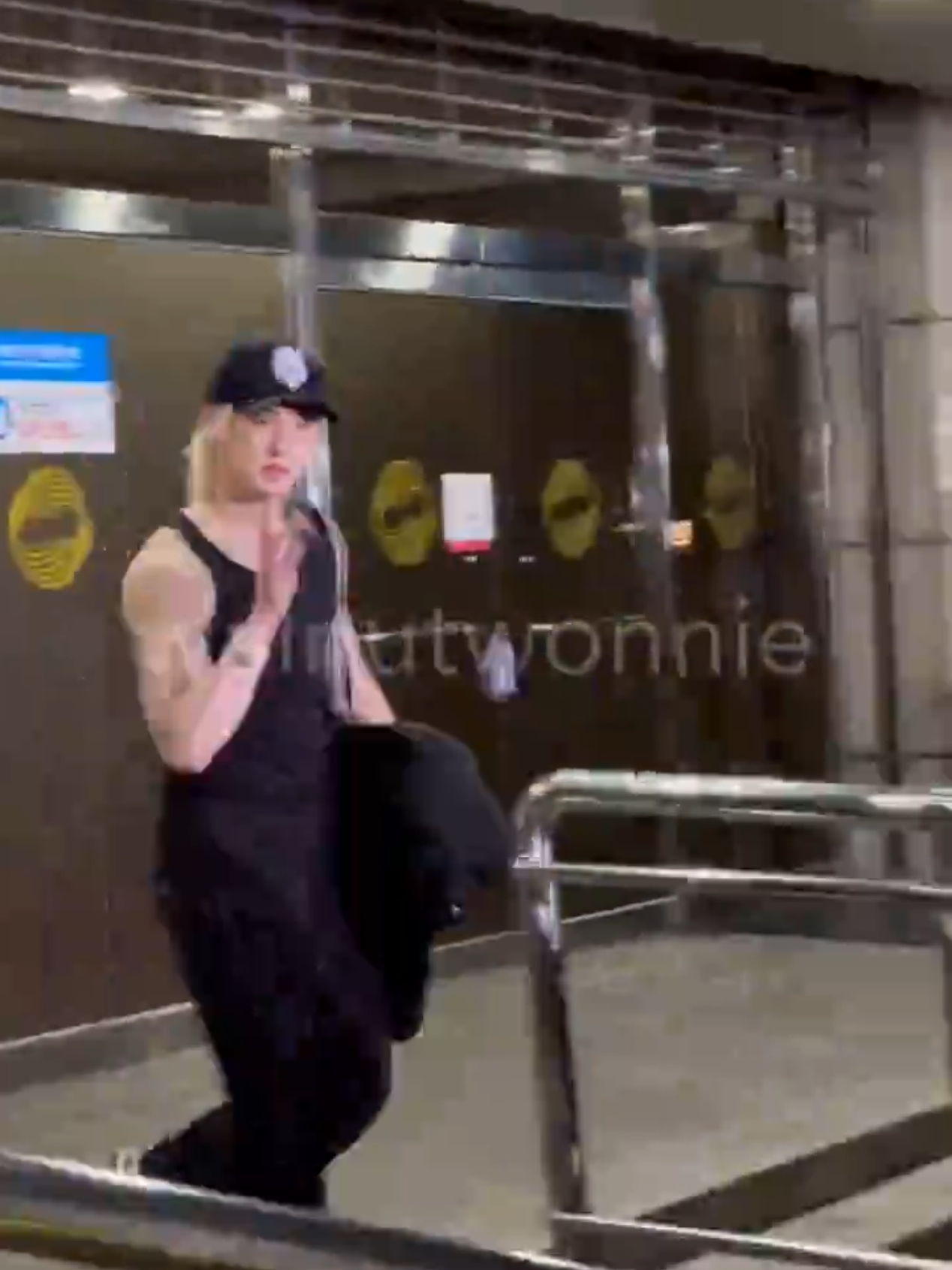 stray kids leaving KBS  ❤ #straykidsdoit #felix #seungmin #hyunjin cr.on watermark